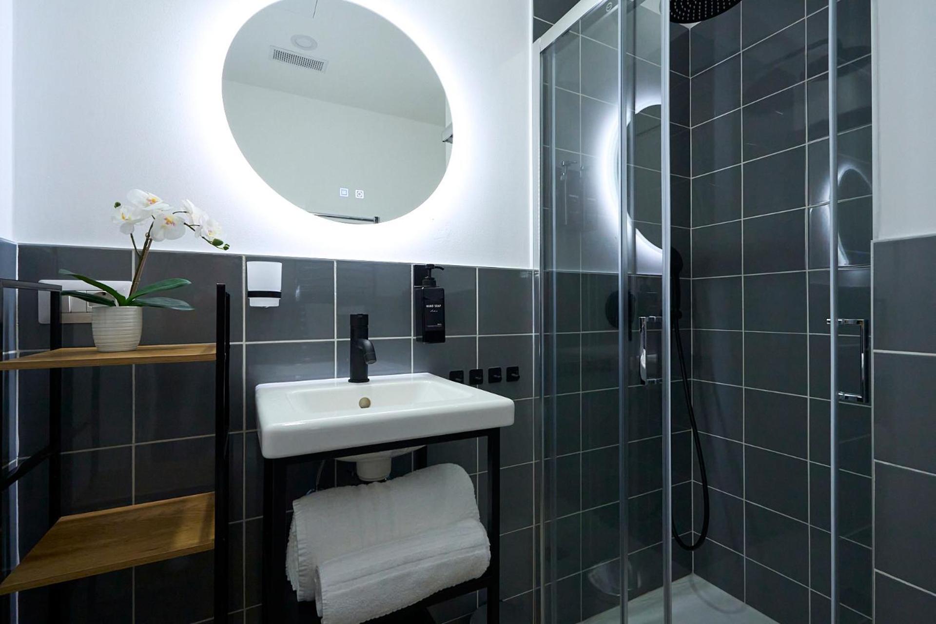 Apartamento Duomo 10 Min - Cozy With Netflix & Wifi Milán Exterior foto